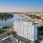 מלון Novotel