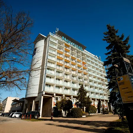 Novotel מלון 4*